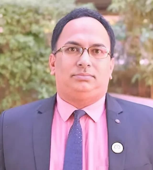 Dr. Mahesh Mangaoankar